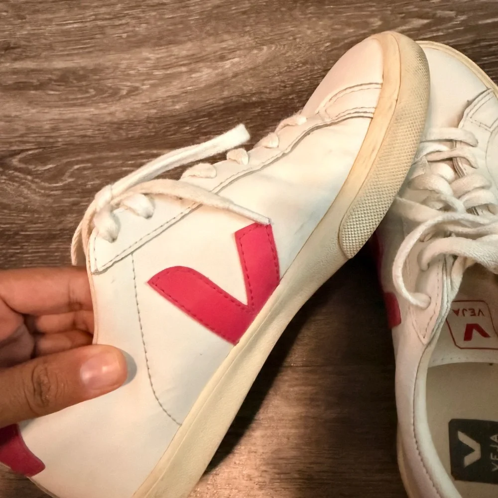 Veja Women's White and Pink Sneakers